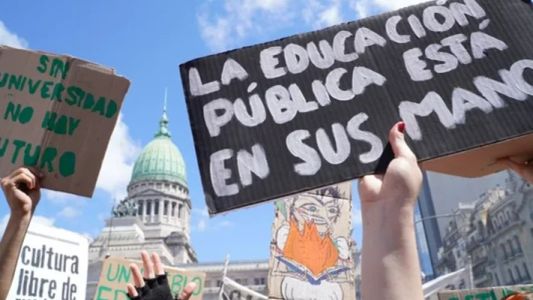 Tercera semana de paro universitario por recomposición salarial