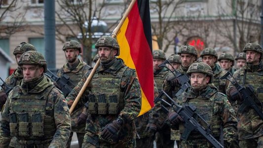 Alemania exige a hombres jóvenes un permiso para salir del país más de 3 meses