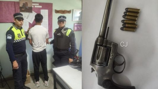 Un adolescente de 17 años llevó un arma a la escuela secundaria y quedó detenido