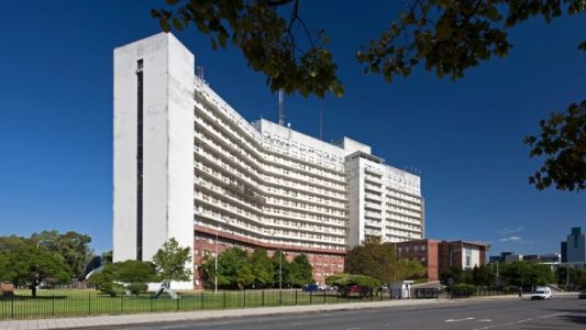 Incendio en la sede de la Armada: evacuaron a 75 personas y hay cinco heridos