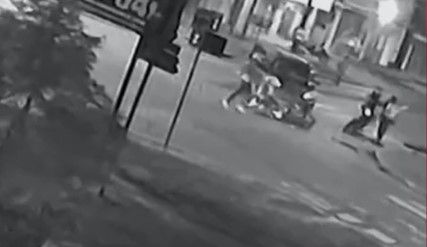 Dobló, chocó y mató: mientras la víctima agonizaba, le robaron las pertenencias