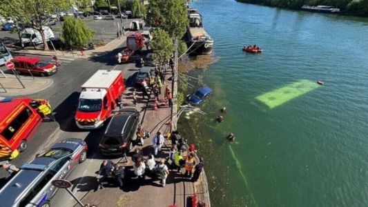 Cayó un colectivo al río Sena en París: rescataron a cuatro pasajeros