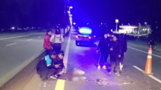 Murió un motociclista en la autopista Buenos Aires-La Plata tras chocar en una caravana de motos