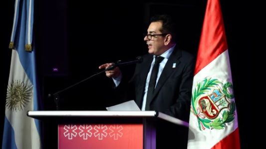 Abucheos y tensión marcaron el discurso de Leonardo Cifelli en la apertura de la Feria del Libro