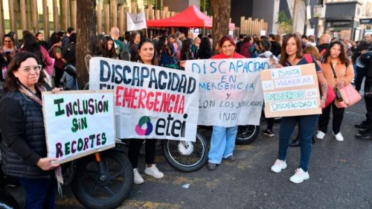 Discapacidad: organizaciones se movilizaron al Ministerio de Economía