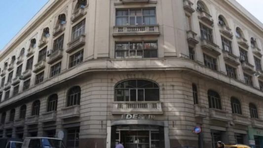 Impactante derrumbe en un edificio de Edesur en pleno Monserrat