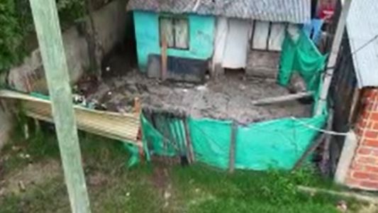 Un nene de 12 años encontró el cuerpo de su madre enterrado en la casa: investigan a la pareja de la mujer