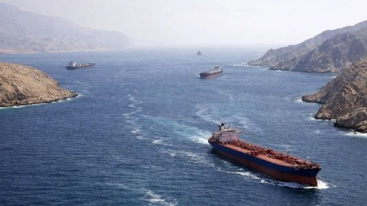 Irán anunció la reapertura del estrecho de Ormuz y el precio del petróleo retrocede más de 10%