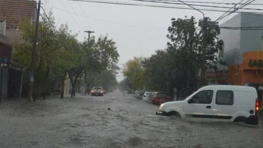 Inundaciones en Santa Rosa: cayeron 90 milímetros y pidieron a los vecinos resguardarse en sus hogares