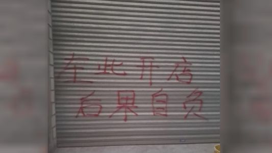 “Si abrís el local te matamos”: amenazas de la “mafia china” terminaron en un megaoperativo