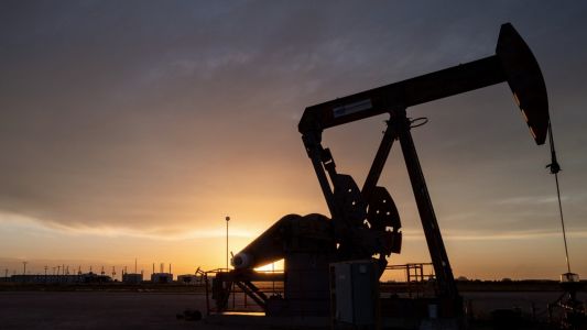 Tras el anuncio de Trump, el precio del petróleo se desplomó un 17%