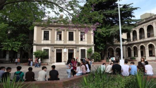 Amenazas en escuelas: la Policía de la Ciudad secuestró un revólver, una réplica de arma, una navaja y dispositivos electrónicos