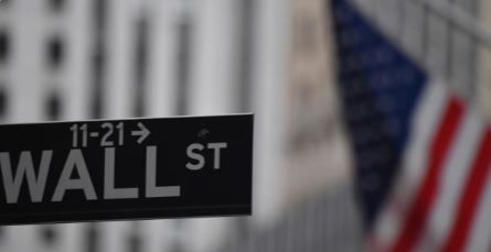 Los bonos argentinos caen y el riesgo país repunta ante amenaza arancelaria de EE.UU.