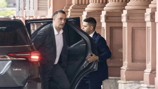 Adorni se prepara para presentar su declaración jurada, pero elude las presiones de Bullrich y Villarruel