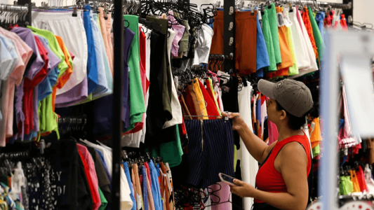 Ventas minoristas: en abril cayeron 3,2% interanual y suman un año en retroceso