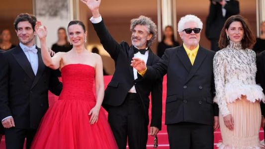 Cannes: una emergencia médica interrumpió la función de prensa del film de Almodóvar que protagoniza Leonardo Sbaraglia