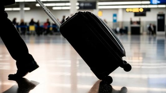 Aerolíneas Argentinas eliminó el equipaje gratis: cuánto costará viajar con carry-on