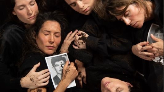 Voces de mujeres y heridas abiertas en “País amargo", que une historias de Chipre y Argentina
