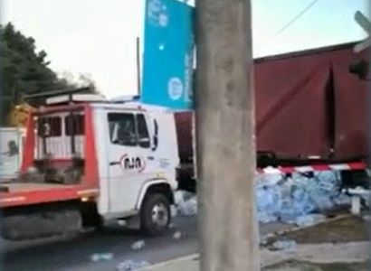 Choque de una formación del tren San Martín con un camión