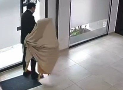 Alquiló un departamento temporal en La Plata, lo desvalijó y huyó