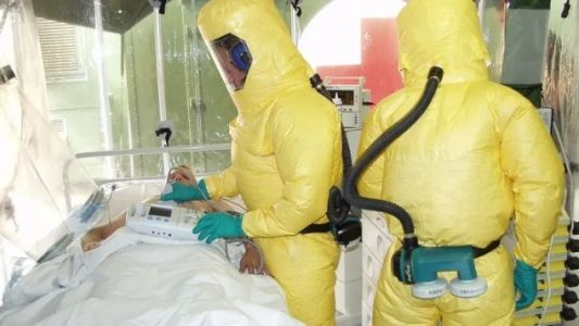 África alerta de “alto riesgo” en diez países por el brote de ébola