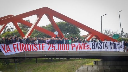 Organizaciones gremiales marcharon contra del cierre de PyMEs