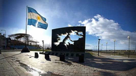Denuncian que el Reino Unido roba en Malvinas más de 260.000 toneladas de recursos pesqueros argentinos por año