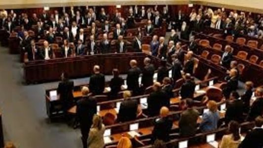 La coalición del gobierno israelí presentó una iniciativa para disolver el Parlamento