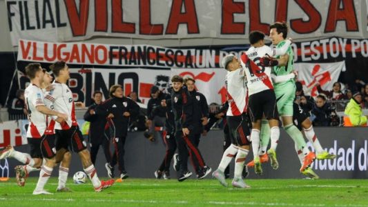 River le ganó a San Lorenzo por penales en un partido infartante y se metió en cuartos del Apertura 2026