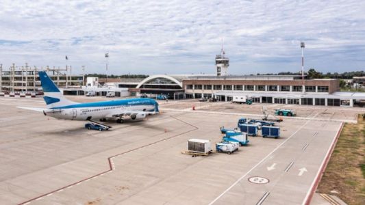 Rosario: intentaron tener sexo en un avión y terminaron detenidos por exhibicionismo