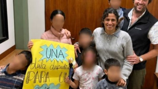 Seis hermanitos encontraron una familia gracias a una jueza que insistió para que los adopten juntos