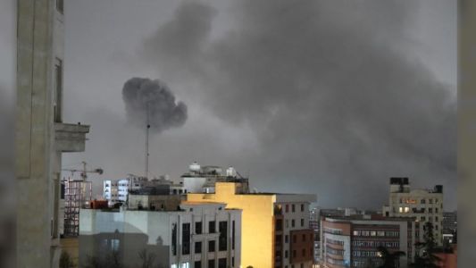 Irán lanzó misiles a Israel y Tel Aviv respondió con un bombardeo a Teherán, pese a las advertencias de Trump
