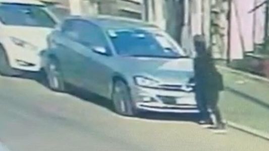 Castelar: le bloquearon la salida del garaje y reaccionó con furia