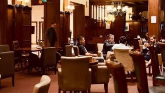 Claridge Literario relanza su ciclo de encuentros con escritores, música y experiencias culturales