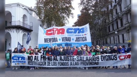 Movimientos sociales, universitarios y gremiales marcharon en el centro contra del Gobierno