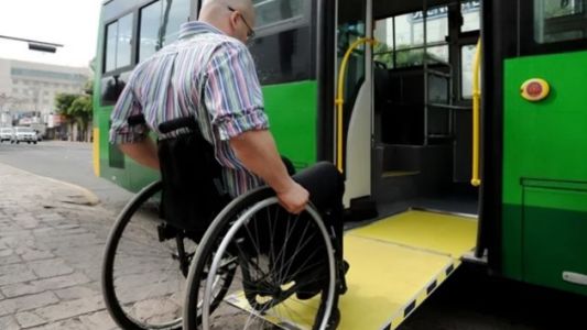 El Gobierno anunció que las personas con discapacidad podrán viajar en trenes y colectivos sin certificado