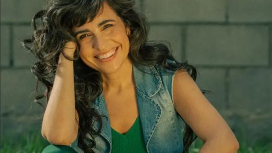 La cantora Eli Fernández se presenta en el Club Social Cambalache