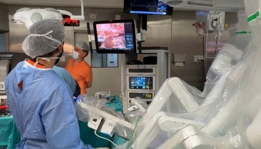 La Fundación Favaloro realizó el primer trasplante renal de donante vivo relacionado con asistencia robótica