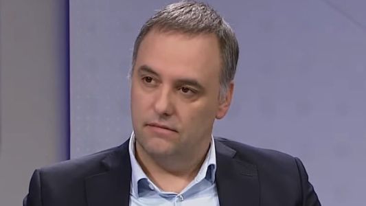 "Toda la vida ahorramos y lo pusimos en negro": Adorni anunció que presentó su declaración jurada