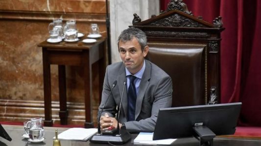 El oficialismo logró frenar la sesión para interpelar a Manuel Adorni en Diputados
