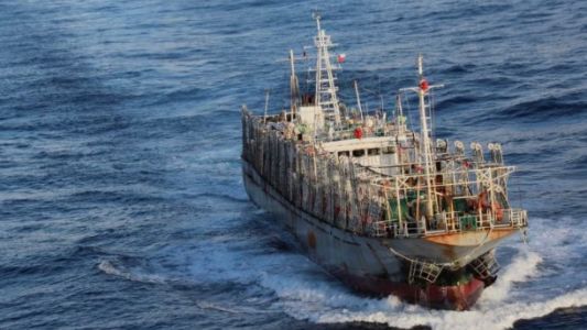 Milla 200: Denuncian que la flota extranjera ya extrae hasta cuatro veces más recursos que la pesca argentina