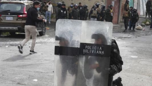 Bolivia: choques entre manifestantes y policías en el centro de La Paz