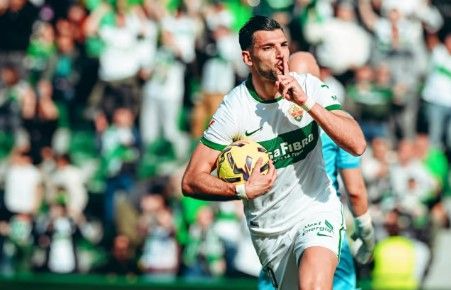 Condenaron a Rafa Mir, actual jugador de Elche, por agresión sexual