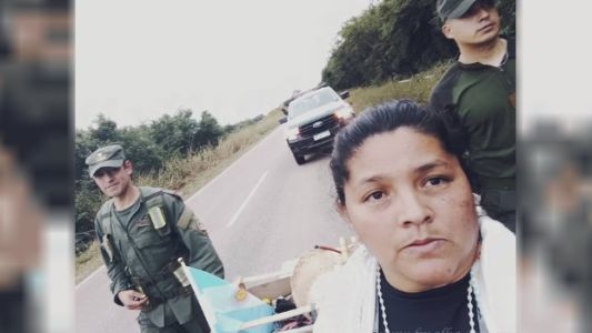 Salta: hace una caminata de más de 500 km en reclamo de justicia por las muertes de su hija y su nieta en la cesárea
