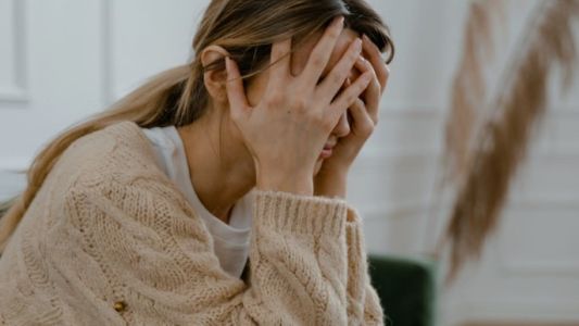 Salud mental en jaque: los suicidios triplican los homicidios en Argentina