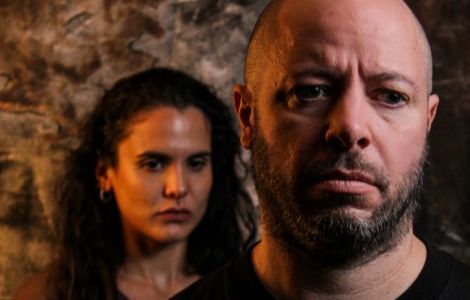 "Tan hermosa así" llega al Teatro El Ojo para interpelar sobre la violencia que se construye en silencio