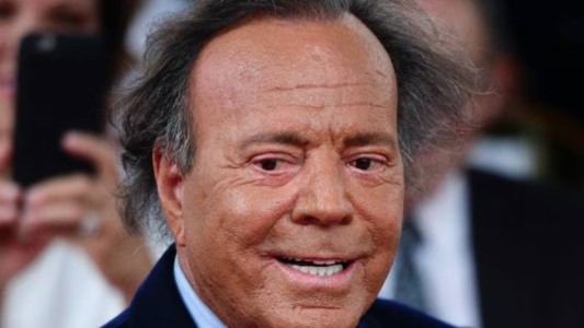 La fiscalía española archivó la denuncia contra Julio Iglesias por delitos sexuales y trata de personas