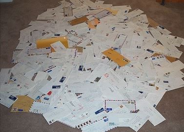 Encuentran en la casa de un cartero unas 7500 cartas sin repartir