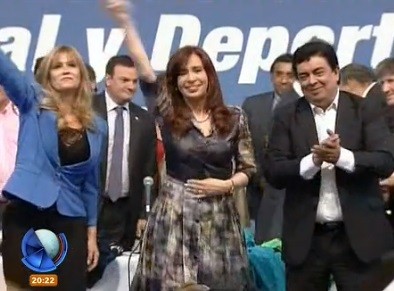 Presidenta: "Tienen que dar un poquito de su sueldo para otros compañeros"