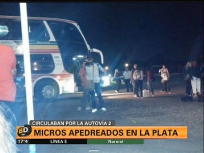 Apedrearon un micro que iba a la costa por la ruta 2